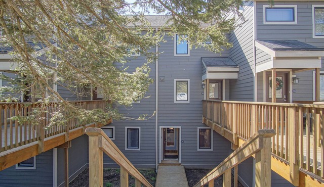 Powderidge #31: 2 Bedrooms, 2 Full Baths: Slope Side, Wood Fireplace.