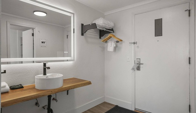 Premium 2 Queen Beds, Lake View