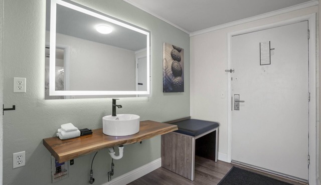 Premium Room, 1 King Bed, Lake View