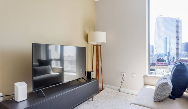 Premium Somerville Studio w/Gym & W/D, near Green Line, by Blueground