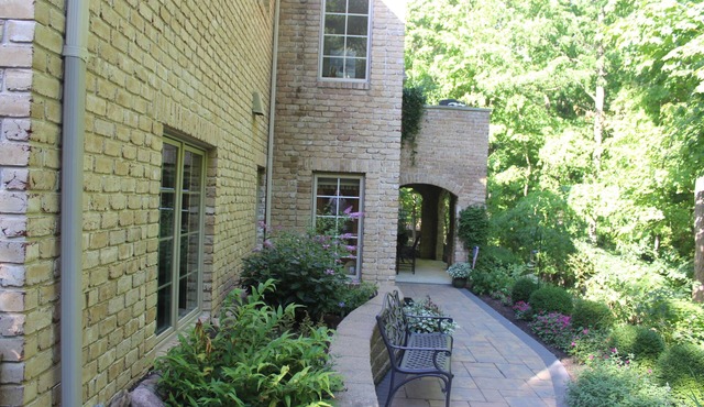 Private 2 Bedroom 2 Bathroom Apartment with Full Kitchen & Patio
