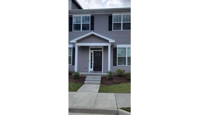 PRIVATE 2 BEDROOM 2.5 BATHROOM TOWNHOUSE