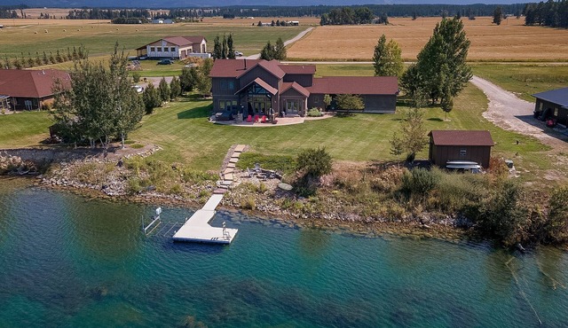 Private access to Flathead River, Private hot tub, Dock