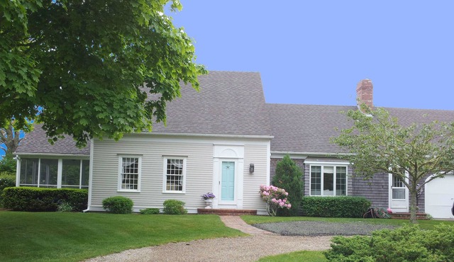 Private Beach, Gorgeous Walkable Neighborhood Surrounded by Water, Pets Welcome