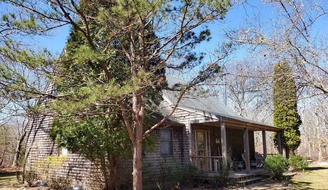 Private cottage with association pool