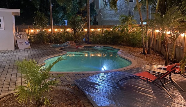 Private Cozy Home Away from Home 2bdrm 2Bath With Pool 10 Min from Airport