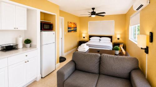 Private Guest Suite with Separate Entrance & Kitchen