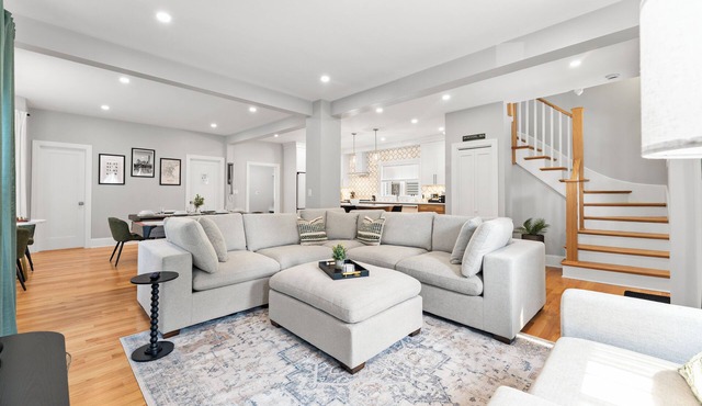 Private Home & parking kids cubby walk to train 10min to Boston, Havard,Tufts.