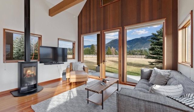 Private Hot Tub | Firepit | Mountain Views
