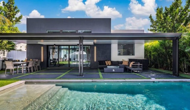 Private Pool Villa Wynwood BBQ Grill