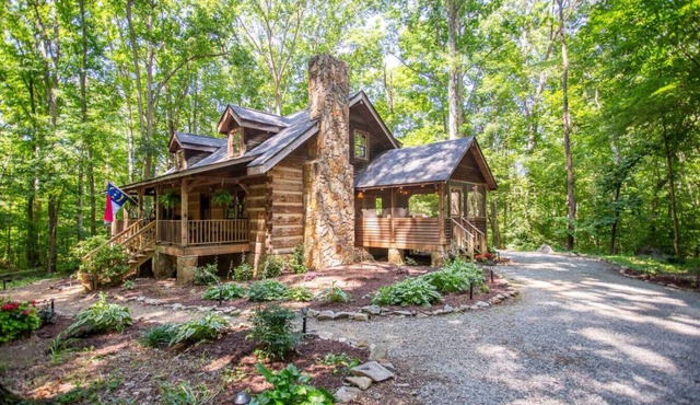 Private Riverfront Cabin: Kayaks, Ping Pong, Gym