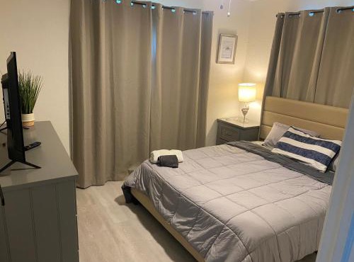 Private Room in Spacious 3-Bedroom Home