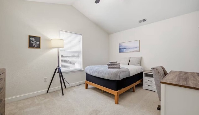 Private Room, Shared Bath, Near VB Oceanfront
