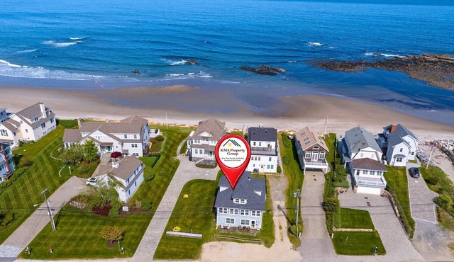 Private Rye Beach getaway with 3 bedrooms across two units, ideal for couples or families. Enjoy private beach access, ocean views, fast Wi-Fi, and walk to Petey’s Famous Seafood—steps from the sand and coastal dining.