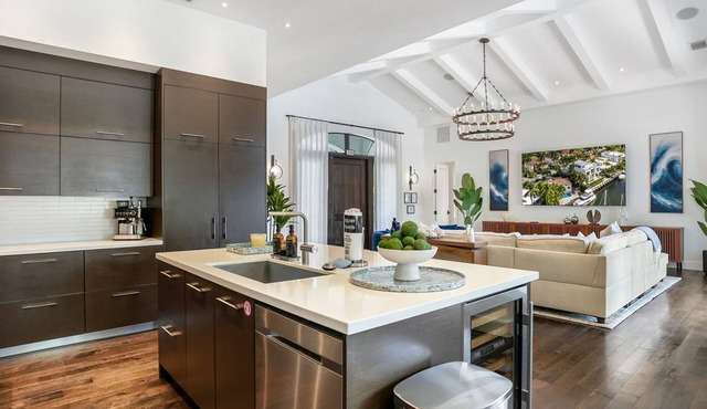 Private Waterfront Luxury Villa Resort-style Living Privacy