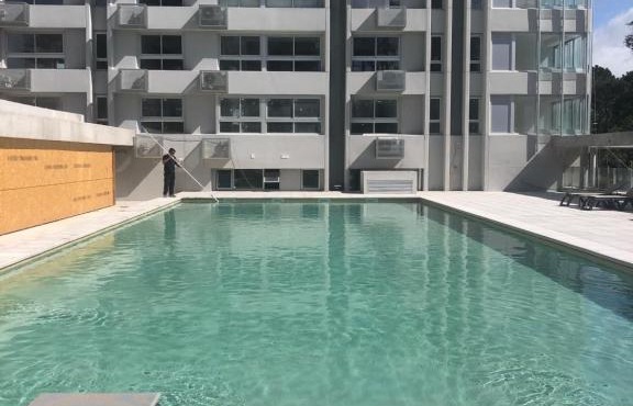 Punta de Este:open Pool and índole Pool,gym,Netflix,aire,garage in Punta del Este