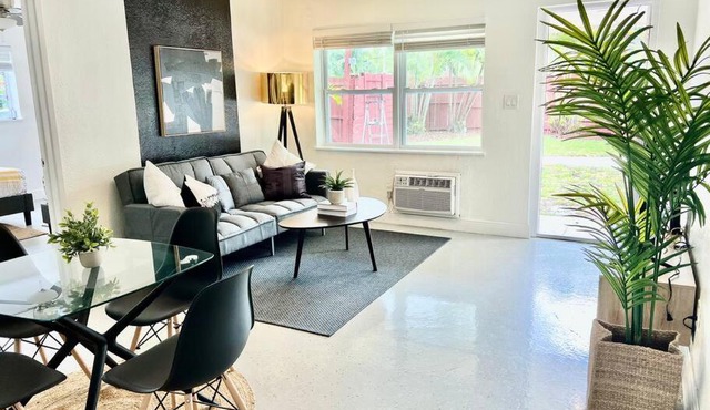 Quaint apt. Centrally located in Ft Lauderdale
