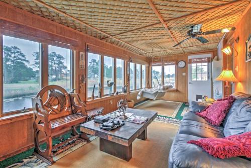 Quaint Chincoteague Island Hideaway w/2 Porches!