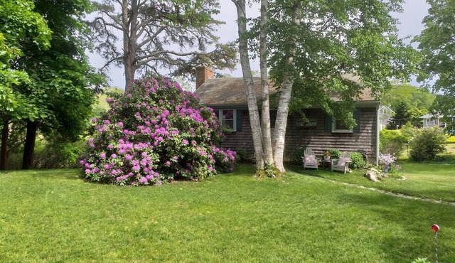 Quaint Cottage in Desirable East Orleans