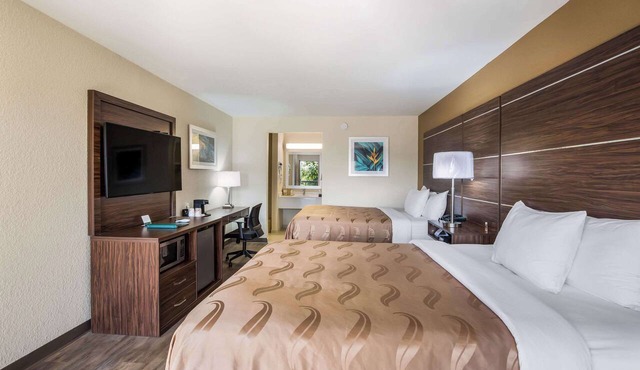 Quality Inn & Suites Suffolk West