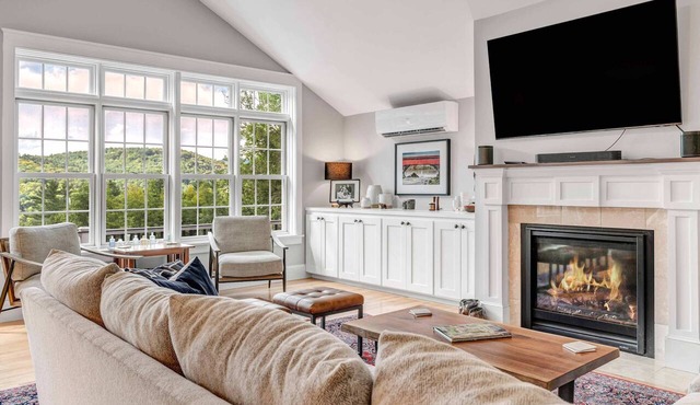 Quechee House with Hot Tub & Panoramic Views