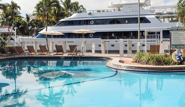 Queen | Riverside Hotel | Las Olas + New River, Yacht-Watching | 2 Units