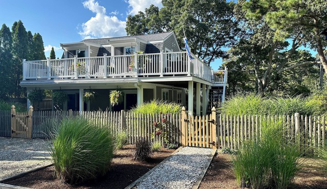QUESTOVER…Steps to Nantucket Sound Beaches. Lower level 2 bed 1 bath sleeps 6