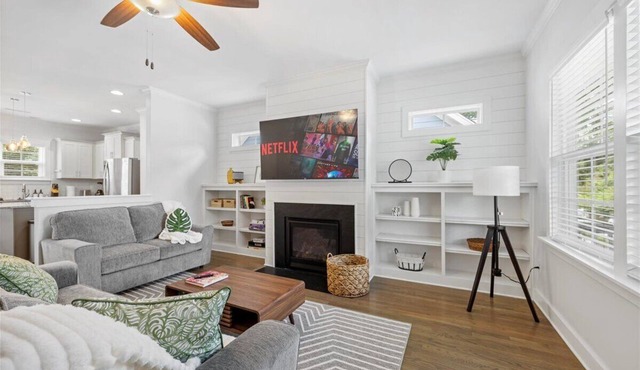 Quiet 3BR/2.5BA with Fenced Yard—10-min drive to Duke University & Downtown
