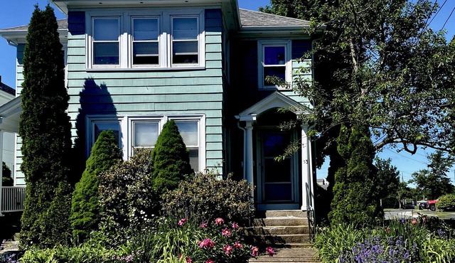 Quiet, homey & private 3BR in Swampscott. 7-min walk to beach.