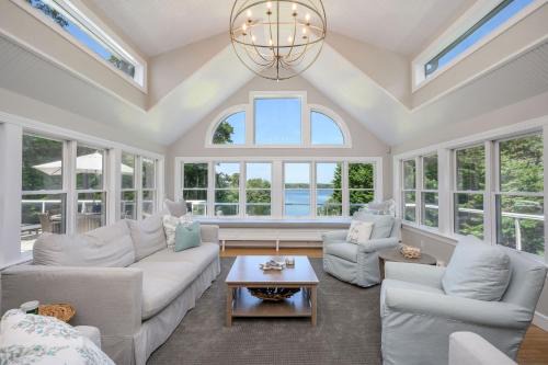 Relax by the Lake: Private Beach Views