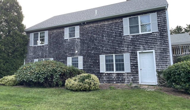 Relax in Rural Cape Cod in a spacious apartment. 6 minutes to the beach!