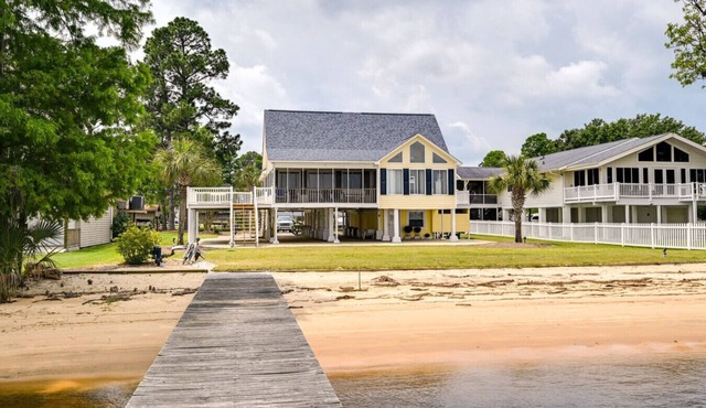 Relaxing 4 BR River Getaway w/Boat Dock!