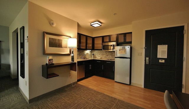 Relaxing Retreat! Studio Suite in Liverpool | Fitness Center + Free Breakfast