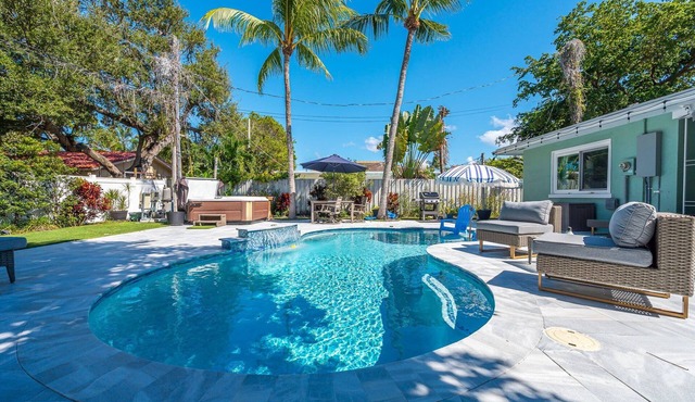 Relaxing Salt Pool & Spa, Walk to Key Lime House!