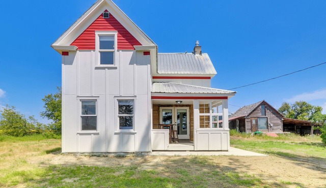Remodeled Kalispell Farmhouse w/Mountain Views