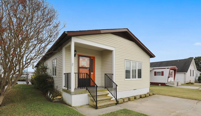 Remodeled, Waterfront Home on a Bayside Canal w/ Sun Porch, WiFi & Laundry
