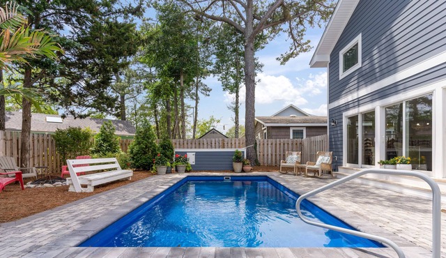 Reno’d in 2020, 5BR, heated pool, firepit, fenced backyard, character & charm!