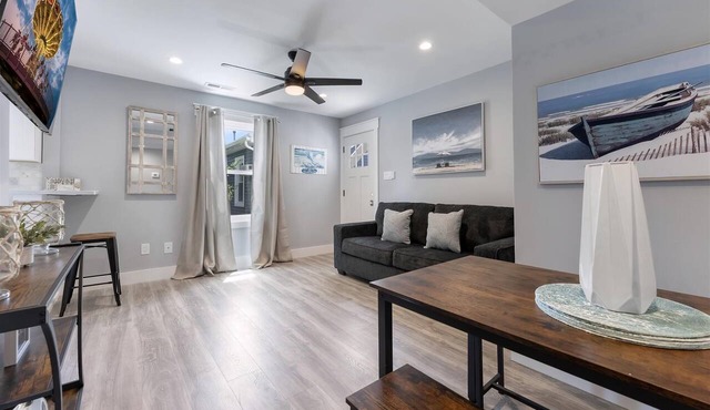 Renovated 1BR/1BATH Condo w/Beautiful Finishes