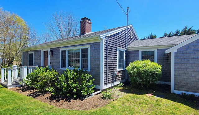 Renovated 2BD-Central Air, Deck, Enclosed Outdoor Shower, Close to Great Pond & Bike Trail