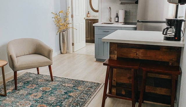 Renovated Downtown Hollywood Efficiency/1 Bath