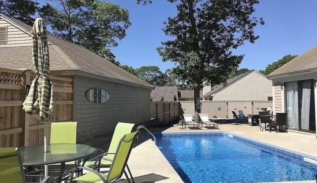Renovated Home with heated pool near the beach! Fenced in yard +pet friendly