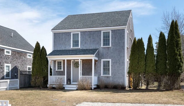 Renovated Naushop Home!