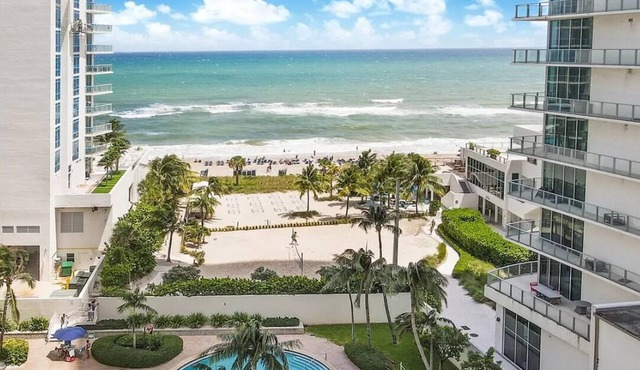 Resort-Styled Condo Pool & Gym, Hollywood Beach