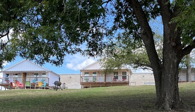 River View Double Queen Cottage near Downtown #24