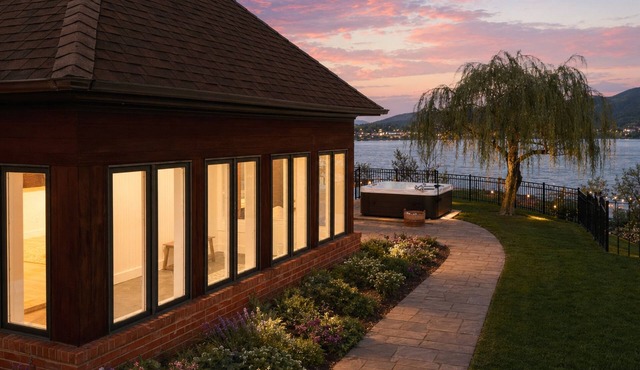 River Views & Hot Tub | Artisan on Washington
