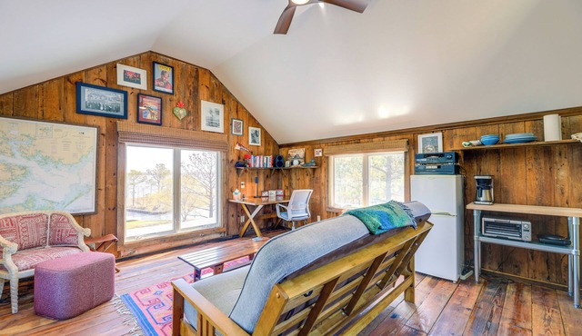 Riverfront Haven: Converted Barn w/Deck in Aurora