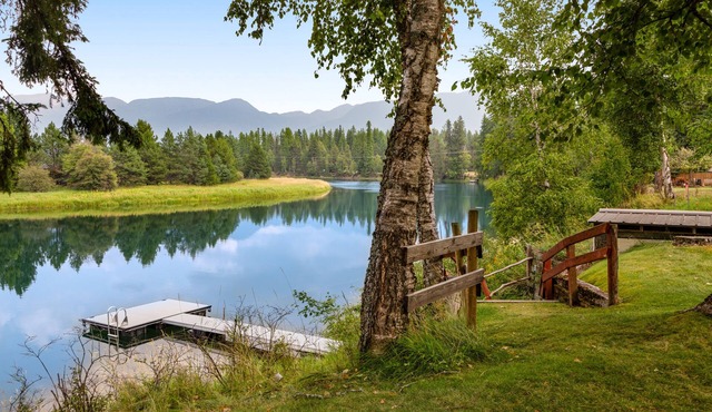 Riverfront home with private dock, kayaks, 150+ ft Swan River frontage - dogs OK
