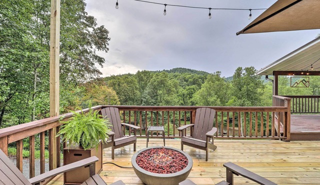 Riverfront Sugar Grove Home: Hot Tub & Views!