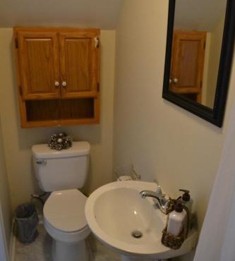 Room A of a Town House Close to UVA Hospital