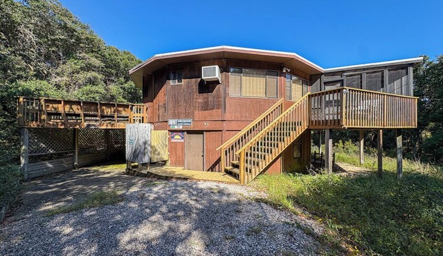 ROUND ABOUT - Oceanside 2 bed, 2 baths, walk to beach
